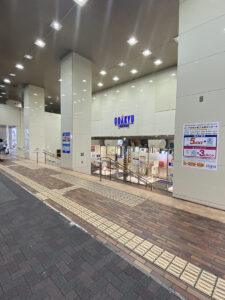 小田急百貨店右に見ながら前進
