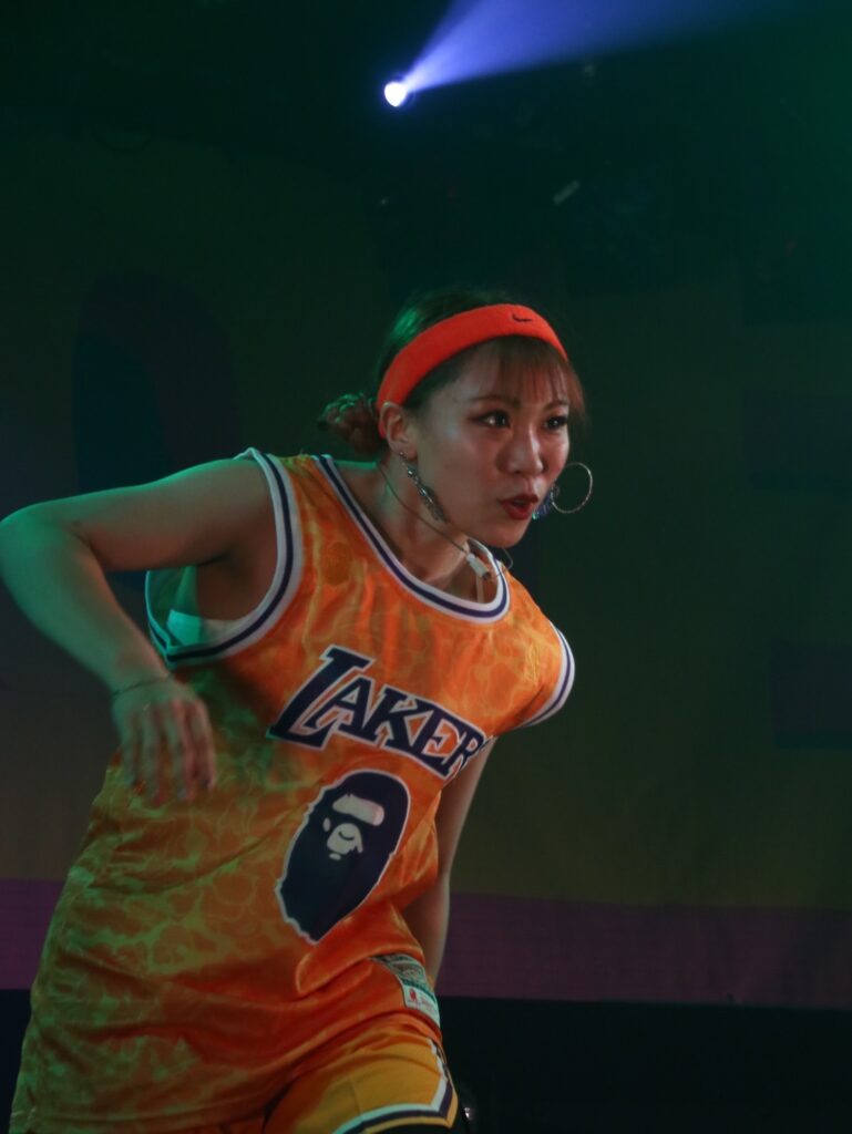 ダンスしている女性