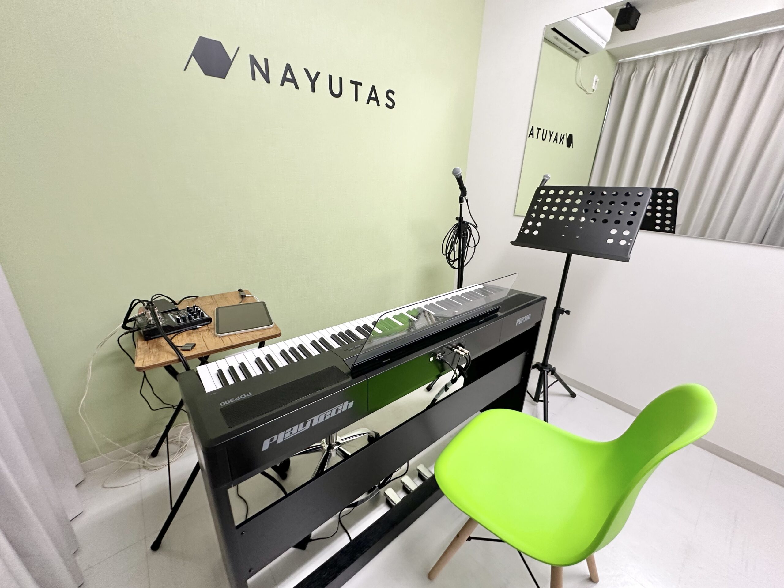 NAYUTAS宇都宮校の校舎内、ボイトレレッスンルーム、レッスン室