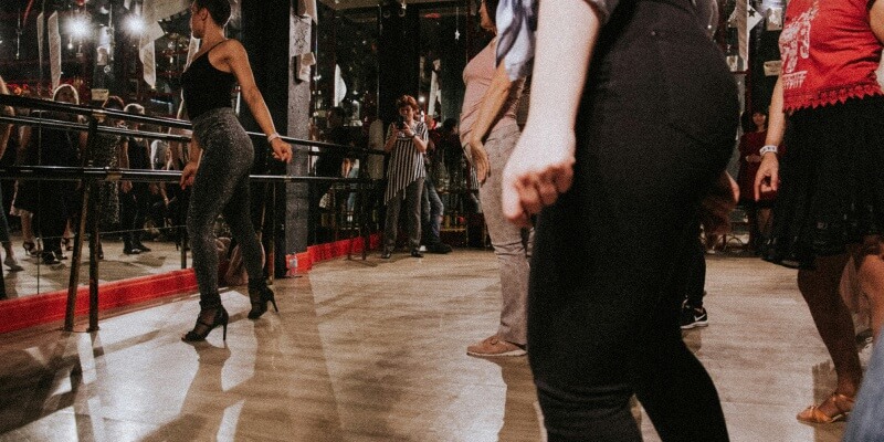 習い事でダンスをするメリットやデメリットを解説！失敗しないスクール選びや費用なども紹介！