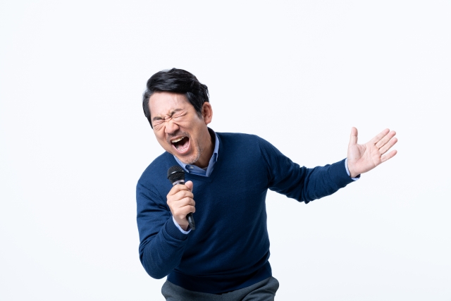 ダミ声とは？ハスキーボイスとの違いや魅力的な出し方を解説