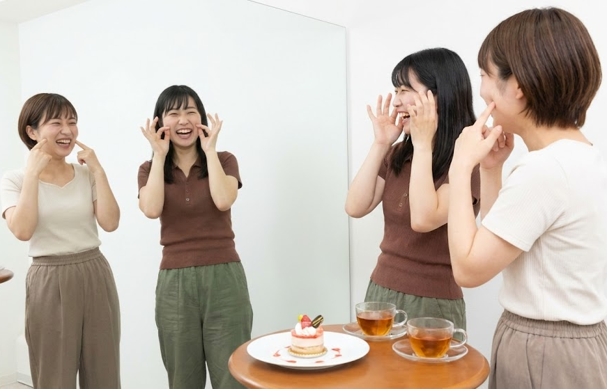自分へのご褒美にボイトレを。ストレス解消とリフトアップを同時に叶える「表情筋」活用術