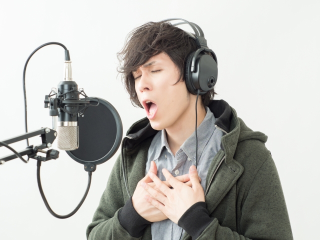 音痴でも歌えるカラオケ曲【男女別】盛り上がる歌と簡単な選び方